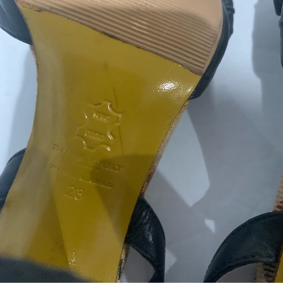 Authentic Vintage Burberrys Sandals - Picture 11 of 11